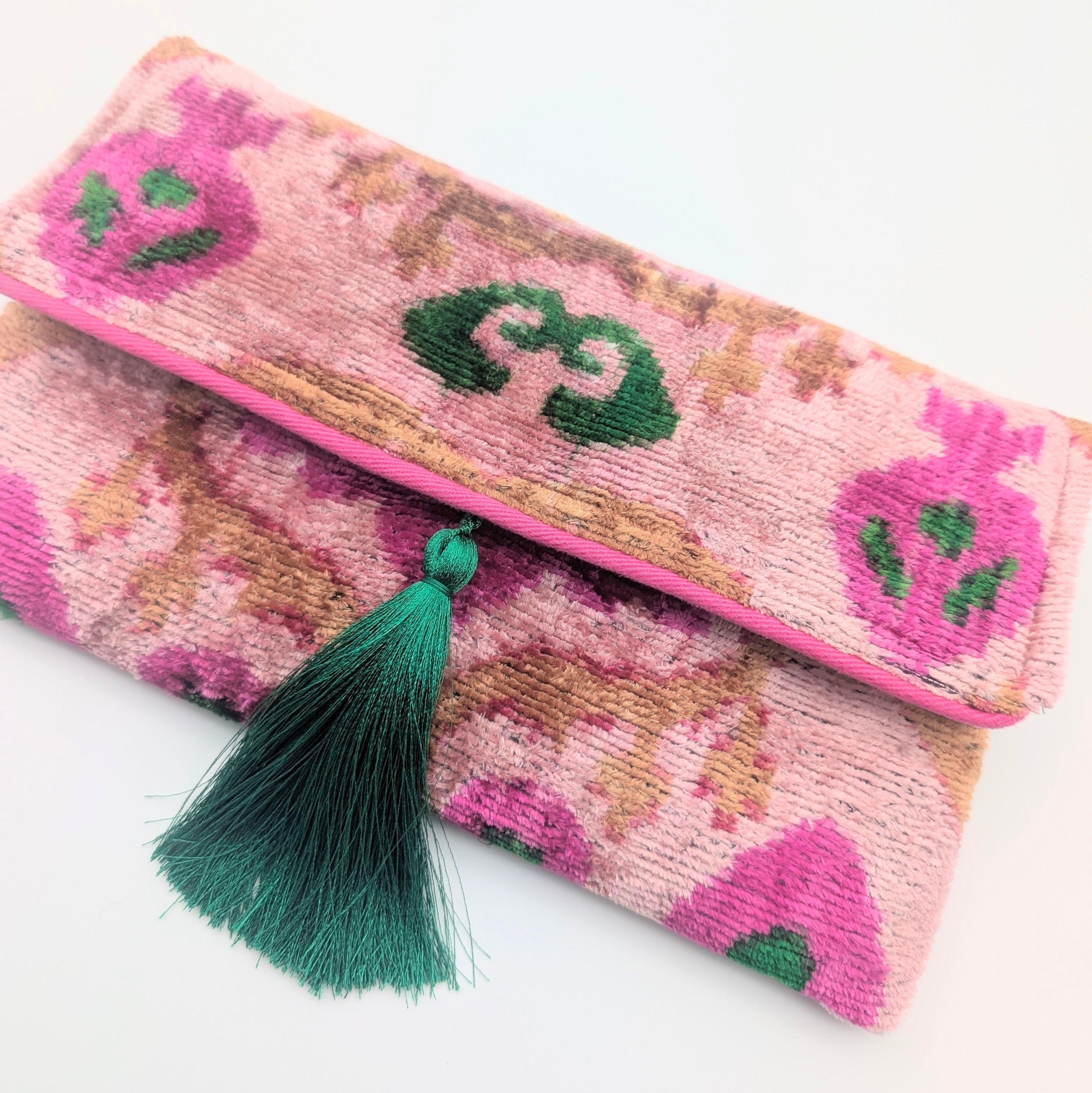 IKAT_VELVET_CLUTCH_AMALA_Pink_Green
