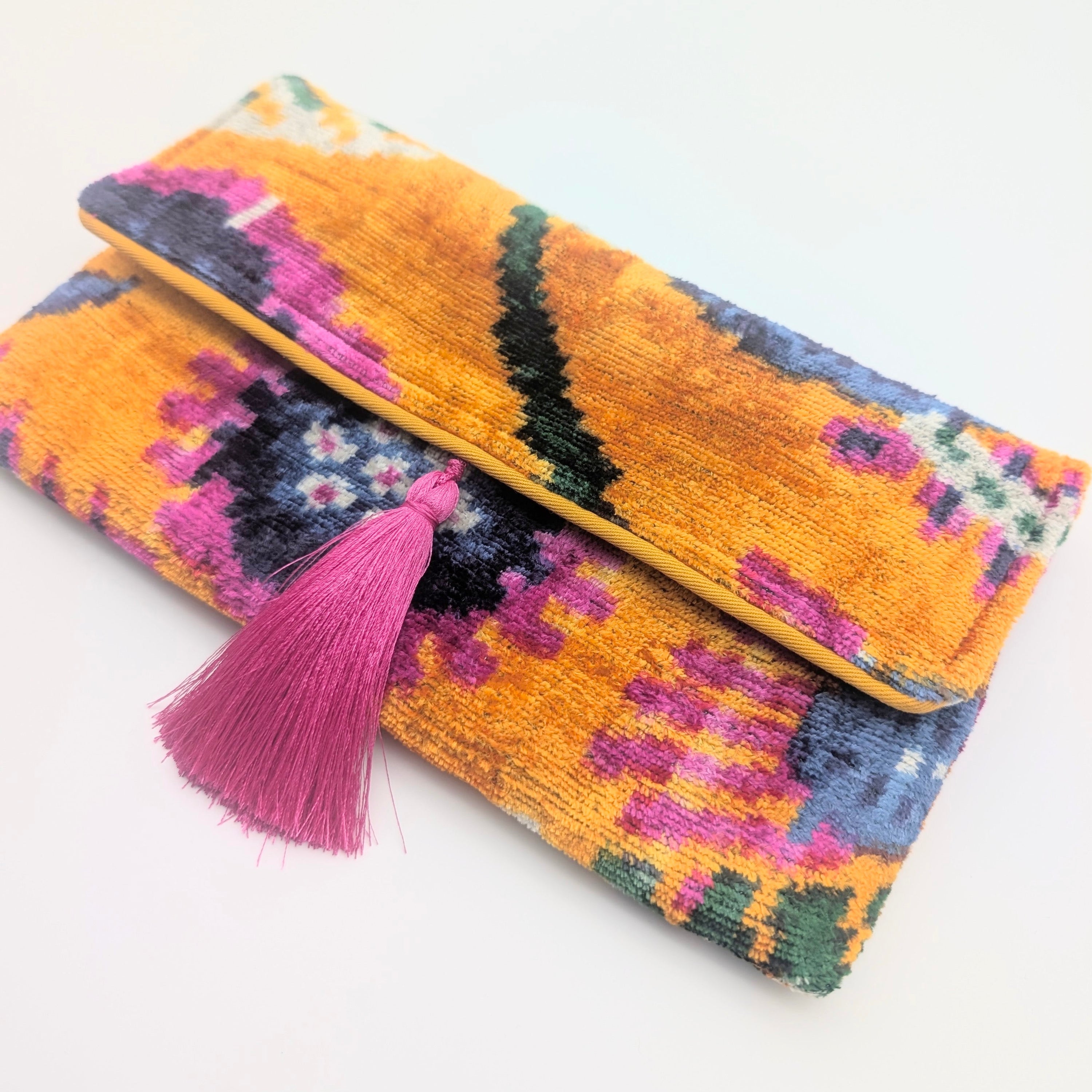 IKAT_VELVET_CLUTCH_TAMINA_Yellow_Blue