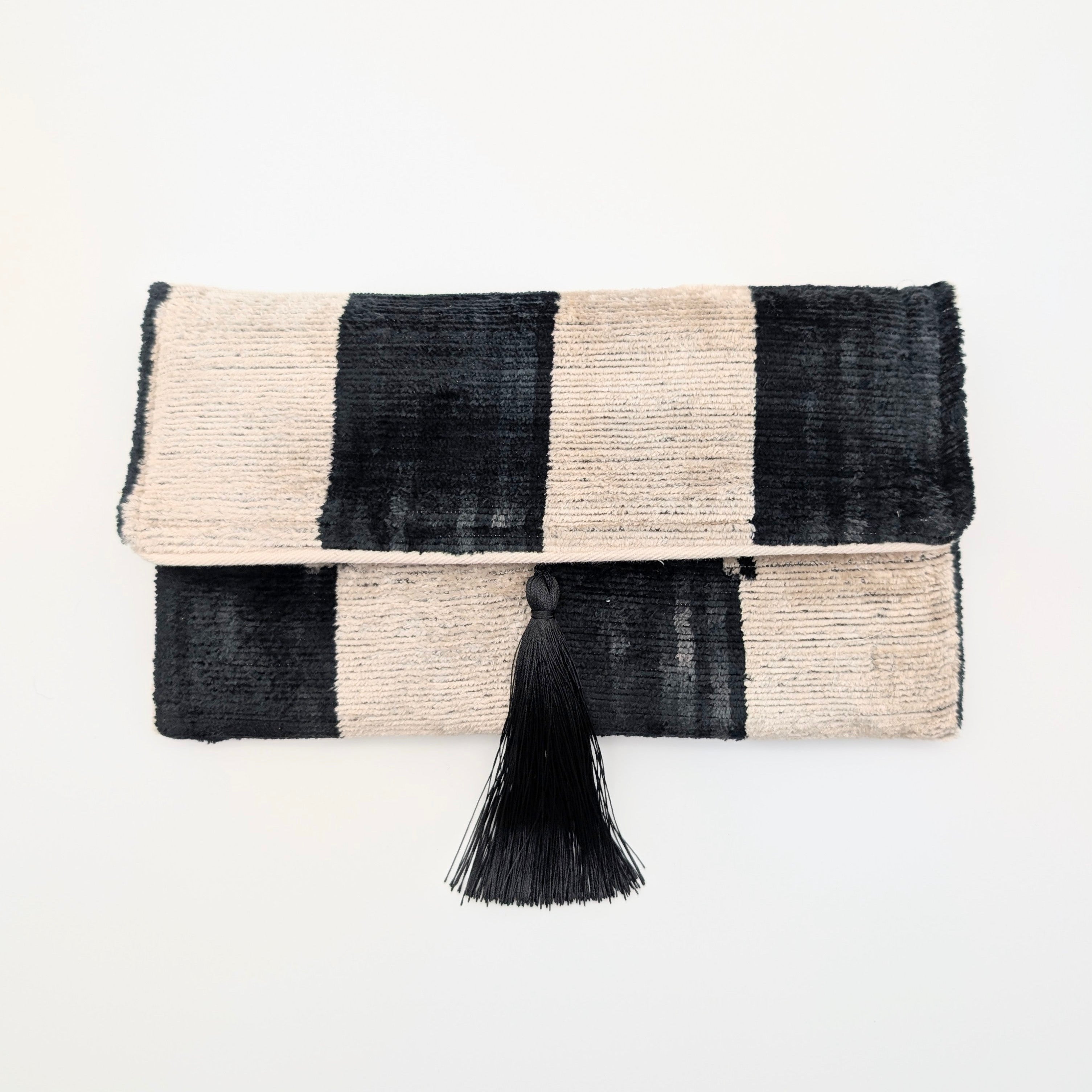 IKAT VELVET CLUTCH ELENA Black White