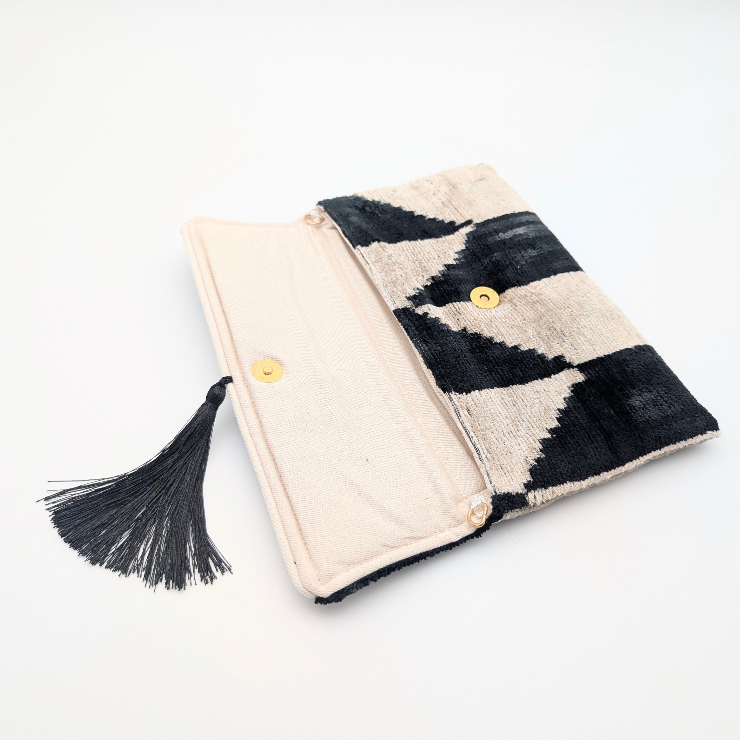 IKAT VELVET CLUTCH ELENA Black White