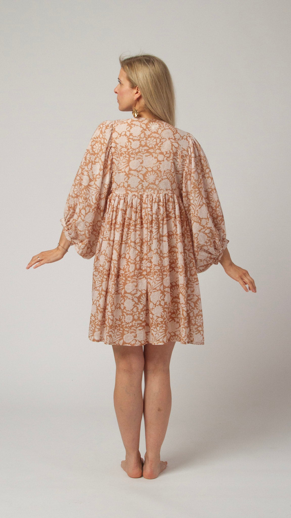 MIDIKLEID AVA Haselnuss