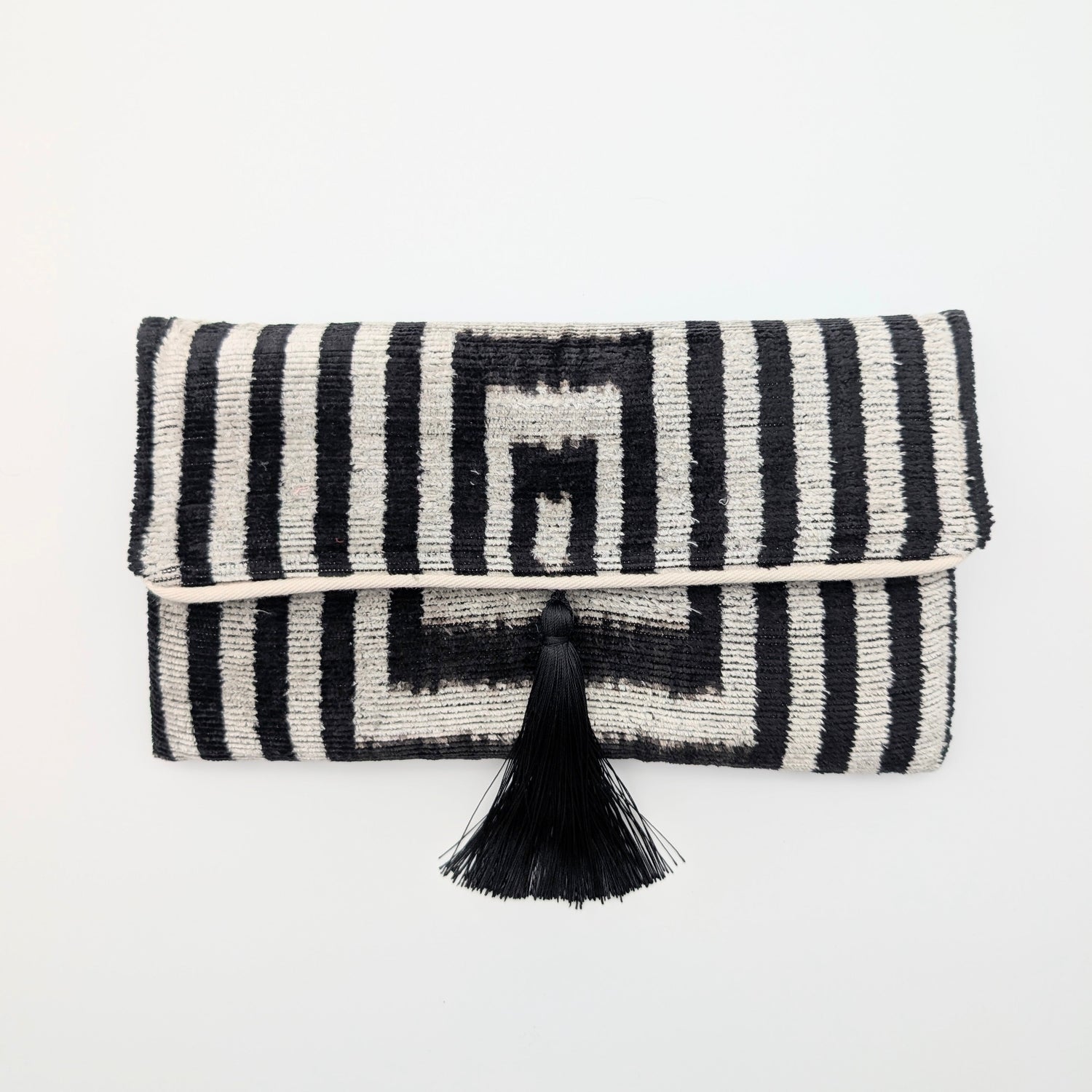 IKAT_SILK_CLUTCH_CELINE_Black_White_Graphic