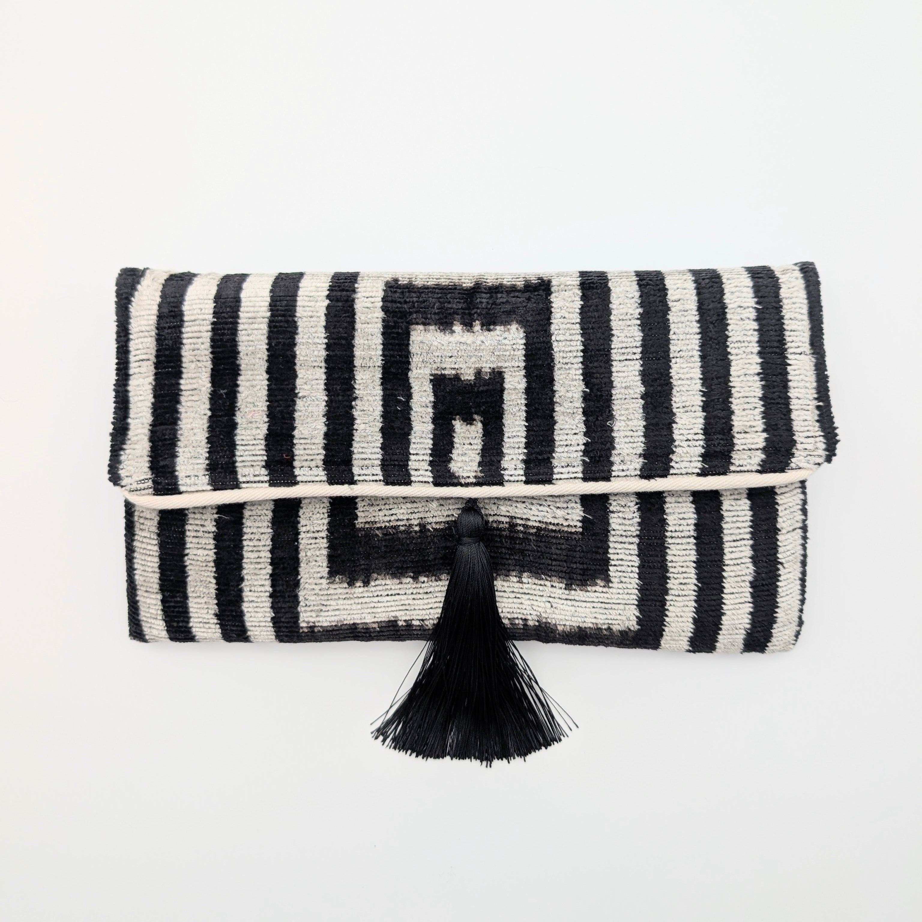 IKAT_SILK_CLUTCH_CELINE_Black_White_Graphic