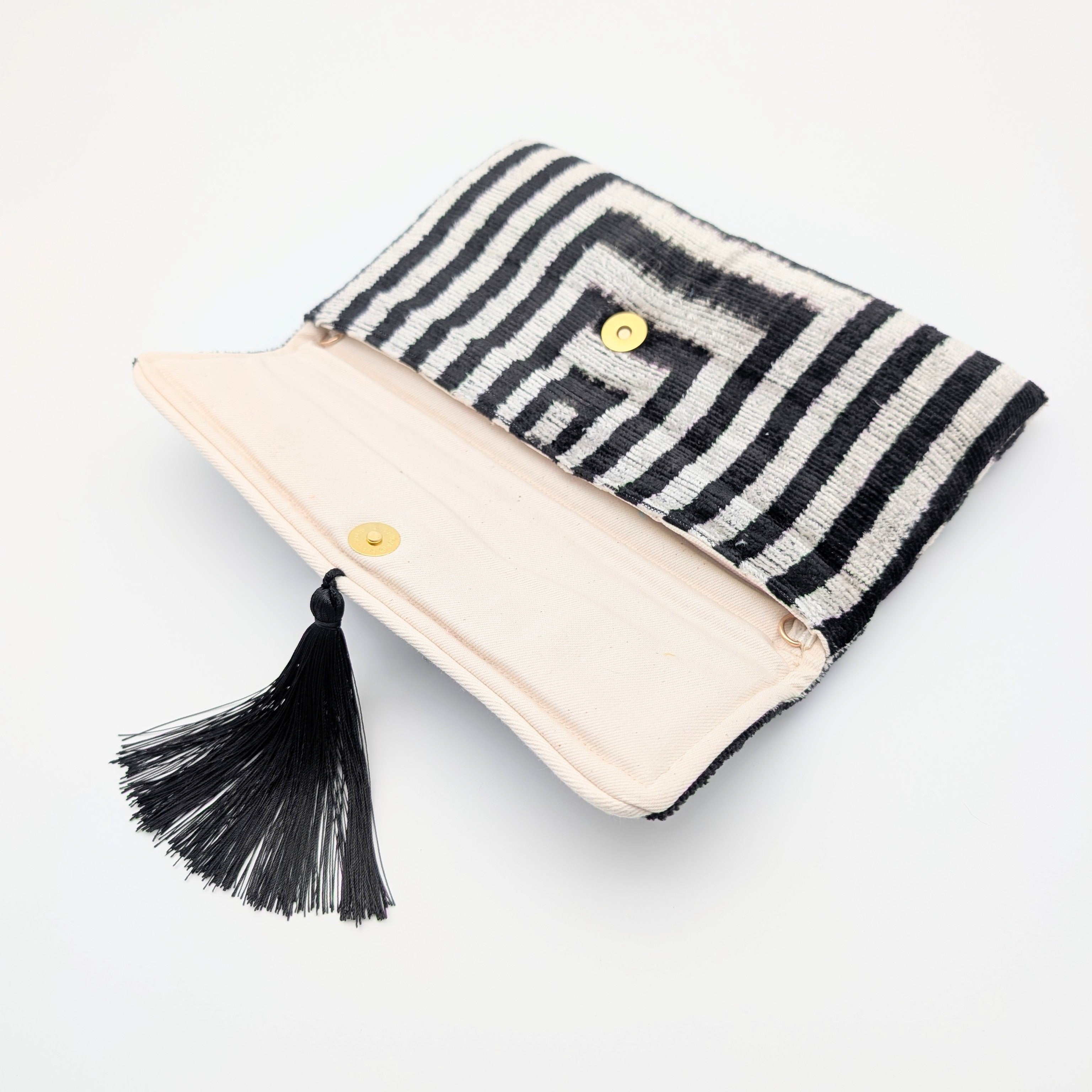 IKAT_SILK_CLUTCH_CELINE_Black_White_Graphic
