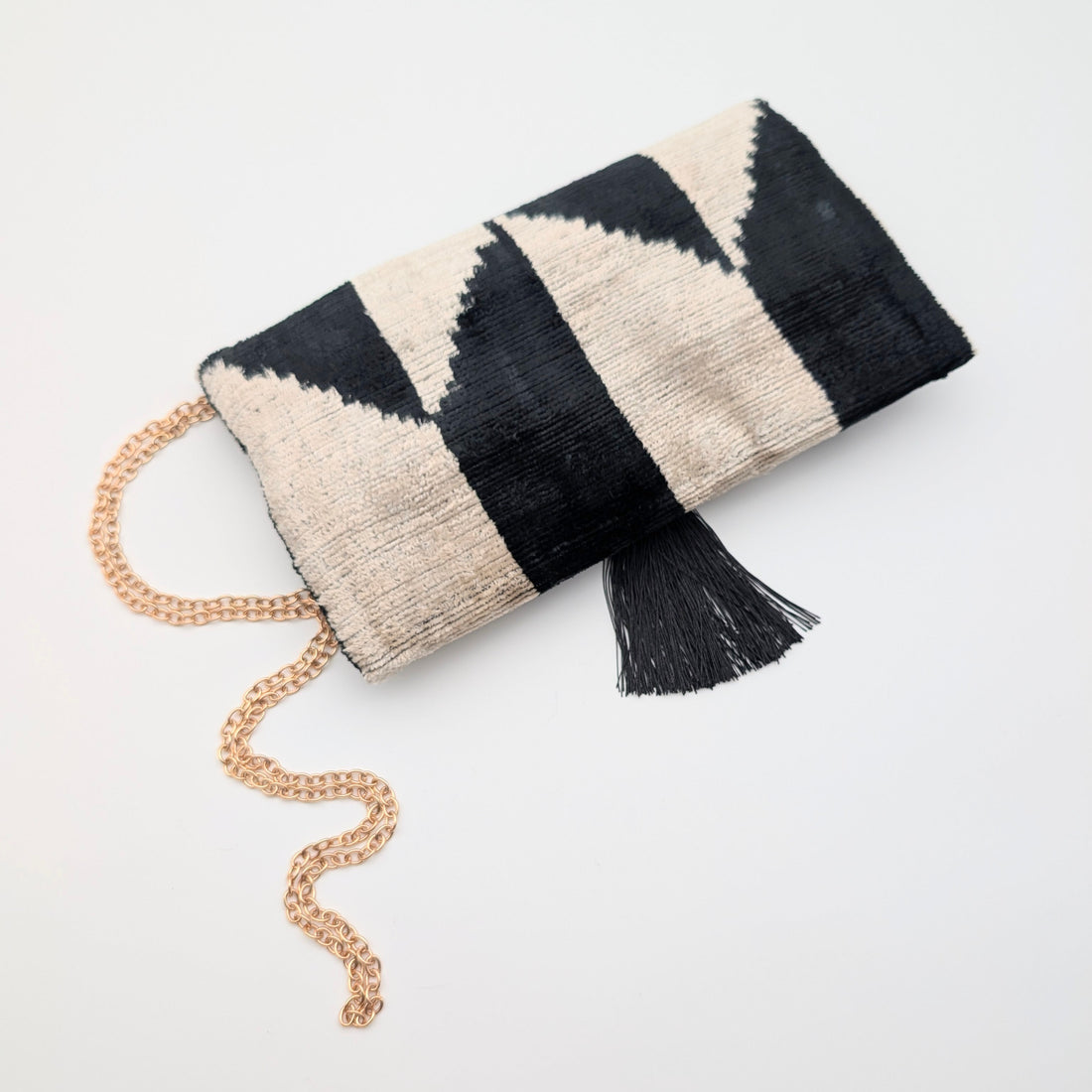 IKAT_VELVET_CLUTCH_ELENA_Black_White