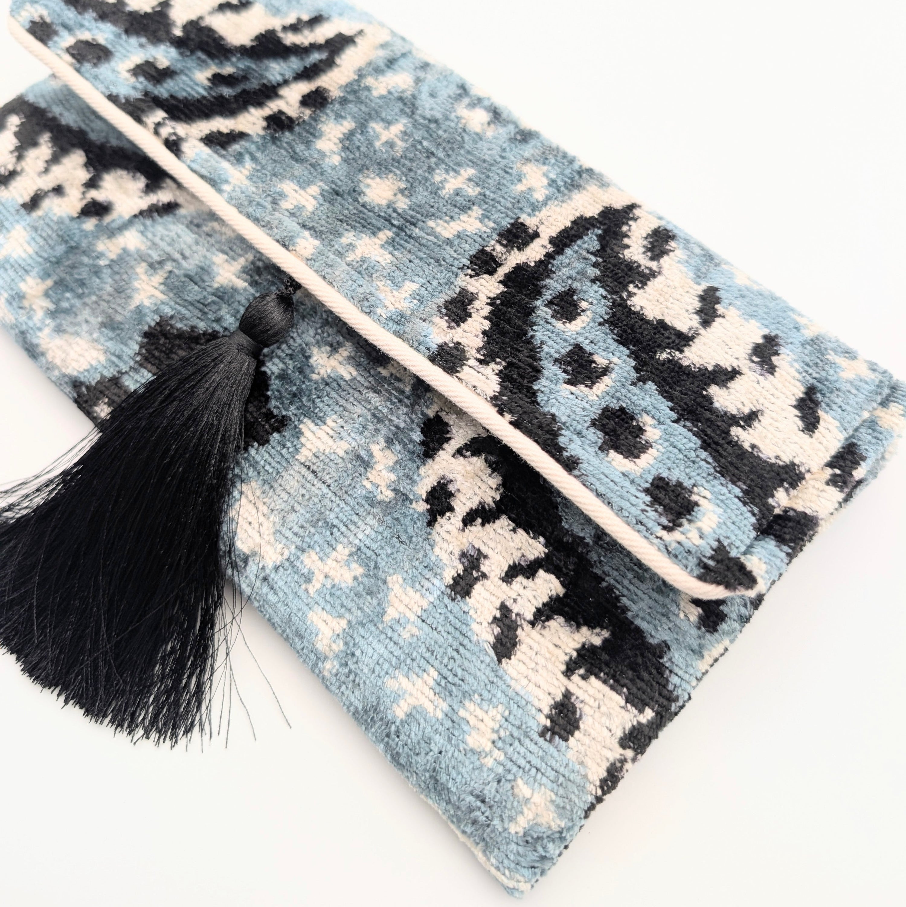 IKAT VELVET CLUTCH ELISA Blue Black White 