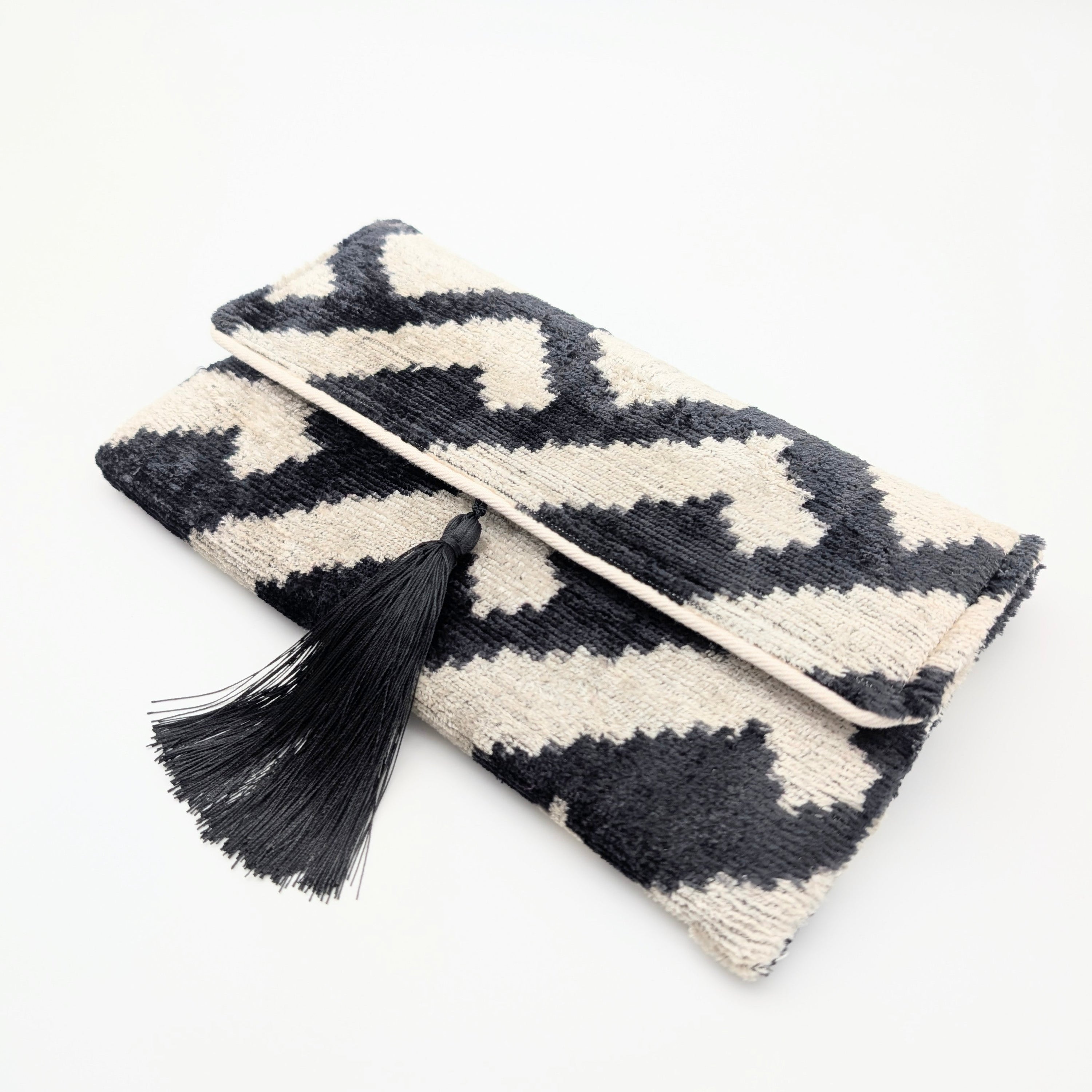 IKAT VELVET CLUTCH KATE - Black White 