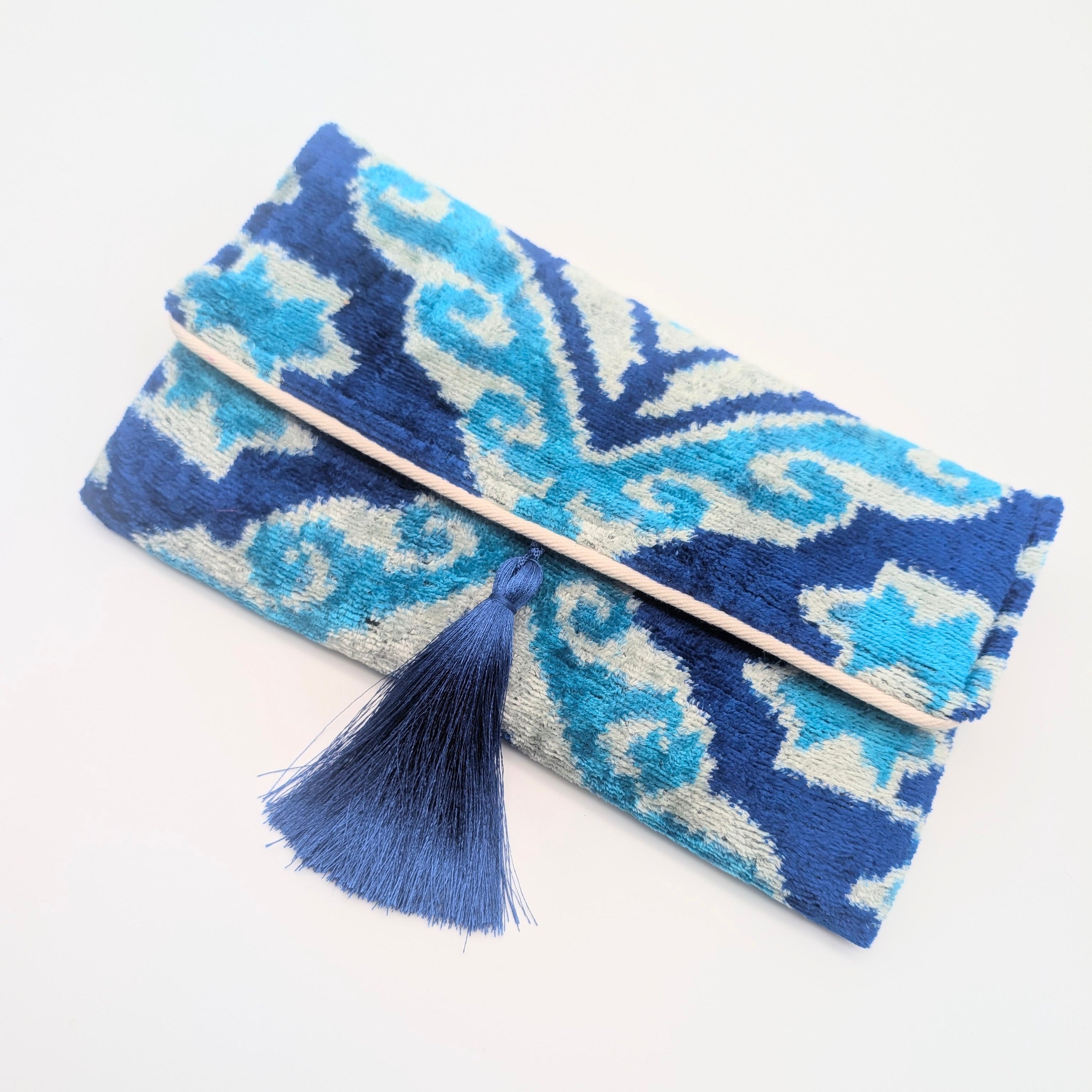 IKAT VELVET CLUTCH SOPHIA Blue Ornament 