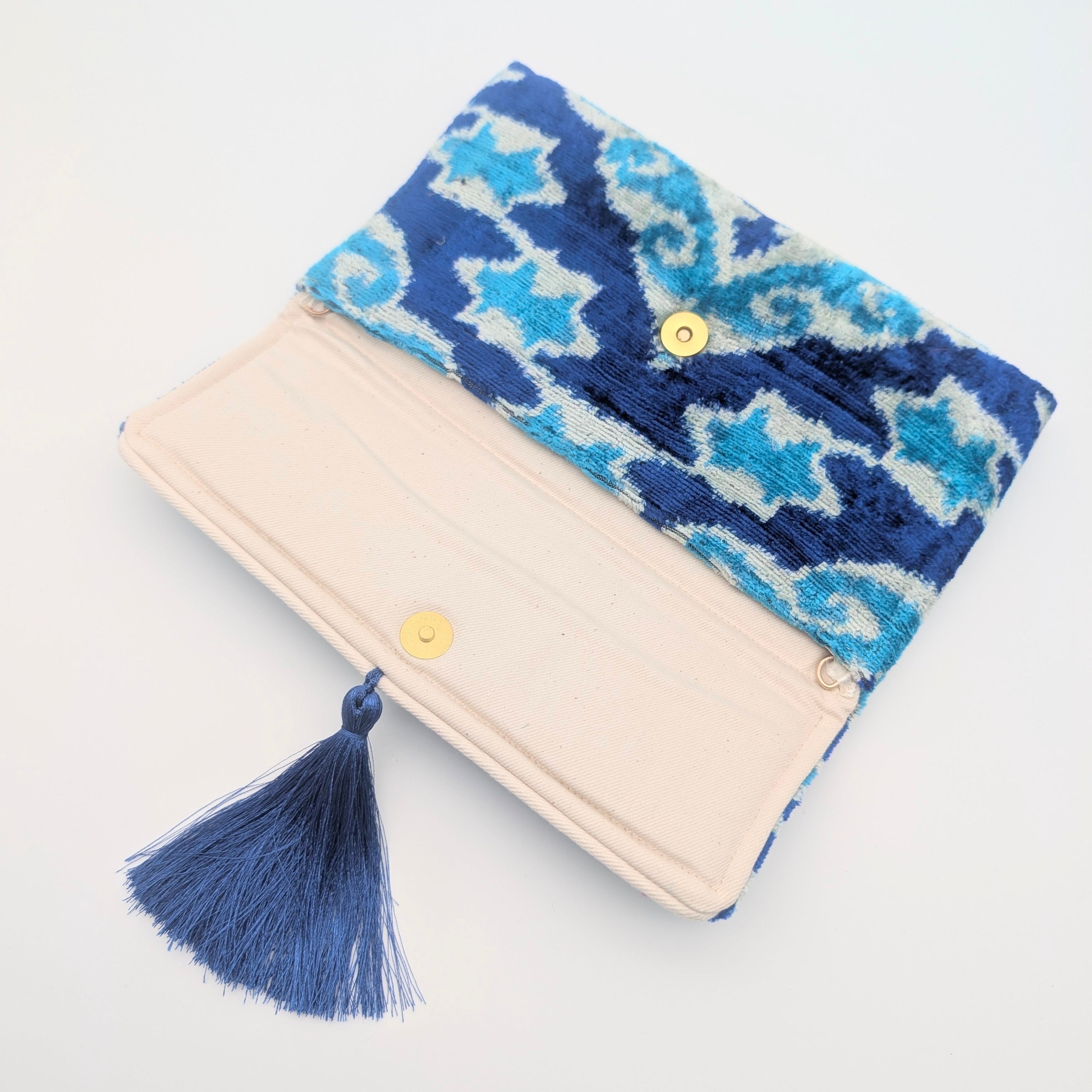 IKAT VELVET CLUTCH SOPHIA Blue Ornament 