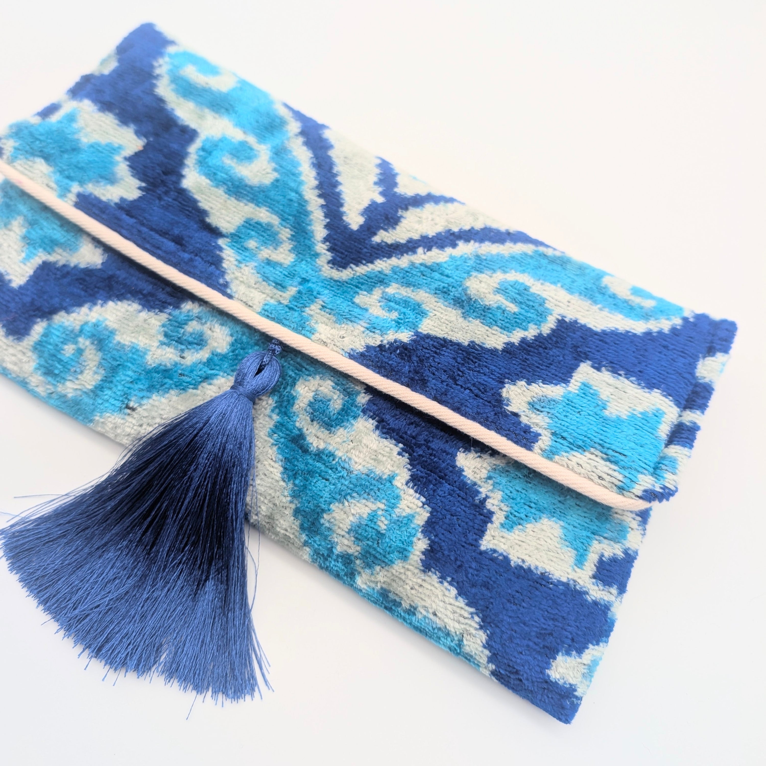 IKAT VELVET CLUTCH SOPHIA Blue Ornament 