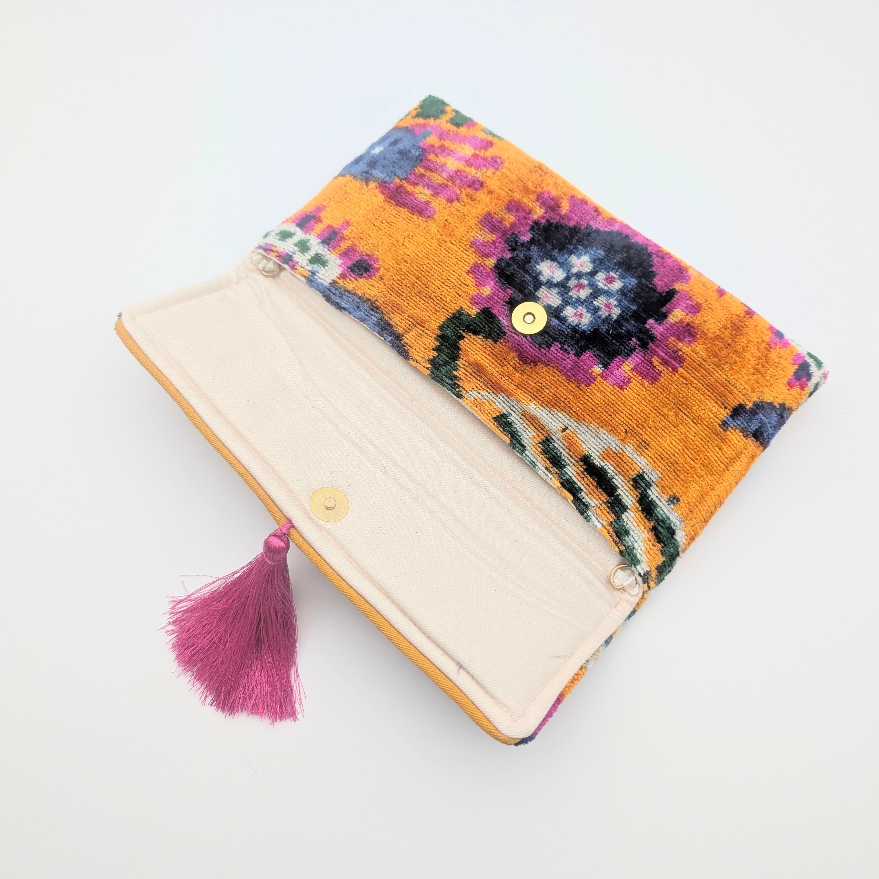 IKAT_VELVET_CLUTCH_TAMINA_Yellow_Blue