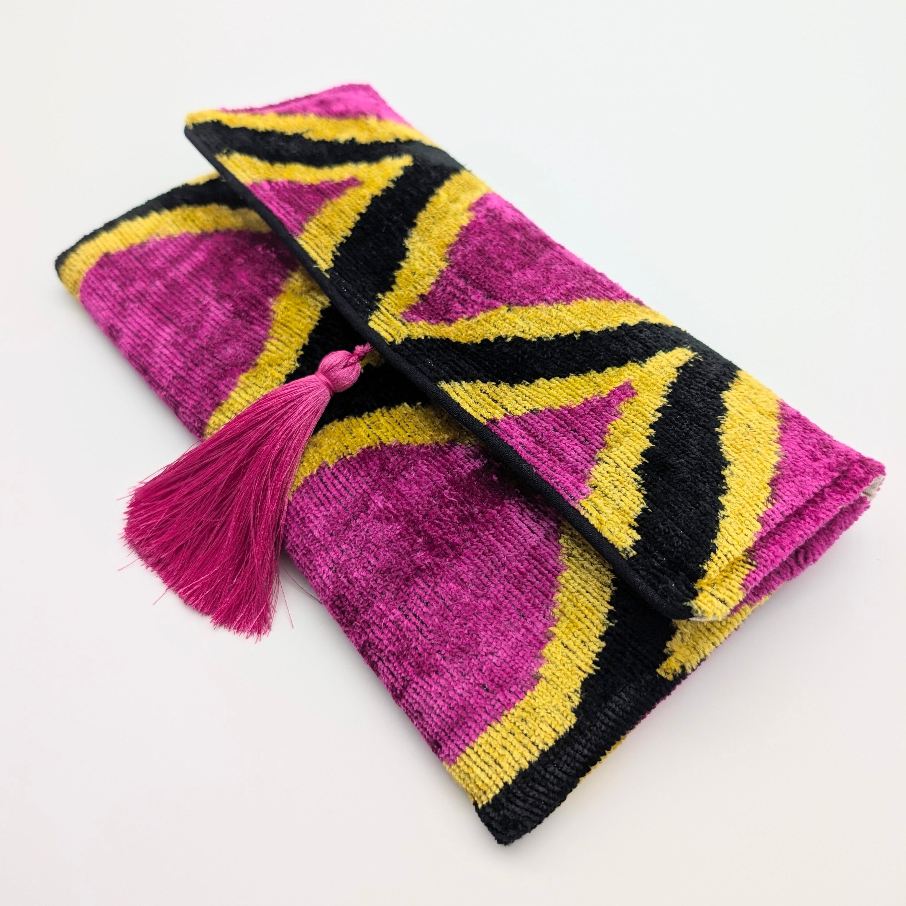 IKAT VELVET CLUTCH CHLOÉ Magenta Black Yellow