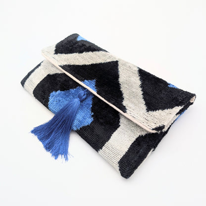 IKAT VELVET CLUTCH BEA Black White Blue