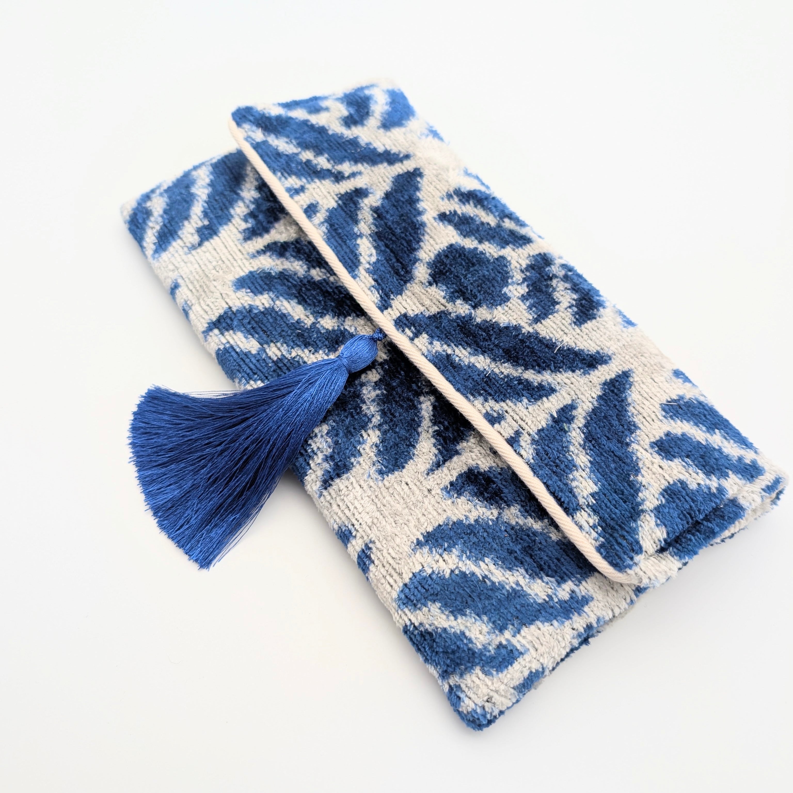 IKAT VELVET CLUTCH IRINA Royal Blue White