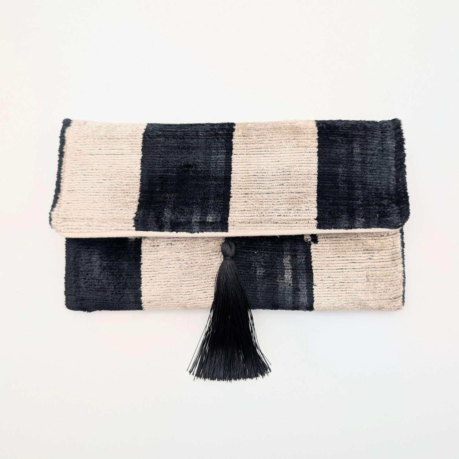 IKAT VELVET CLUTCH ELENA Black White
