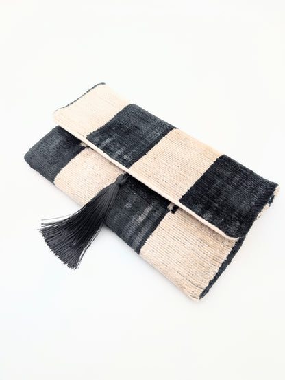 IKAT VELVET CLUTCH ELENA Black White