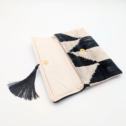IKAT VELVET CLUTCH ELENA Black White