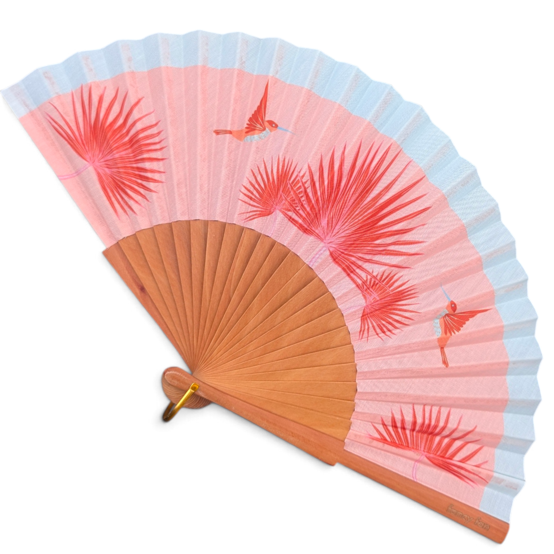 LE BAZAR INOUI BIRDY Handfächer mit Kolibri- und Palmenprint auf rosa Stoff und hellem Holzrahmen