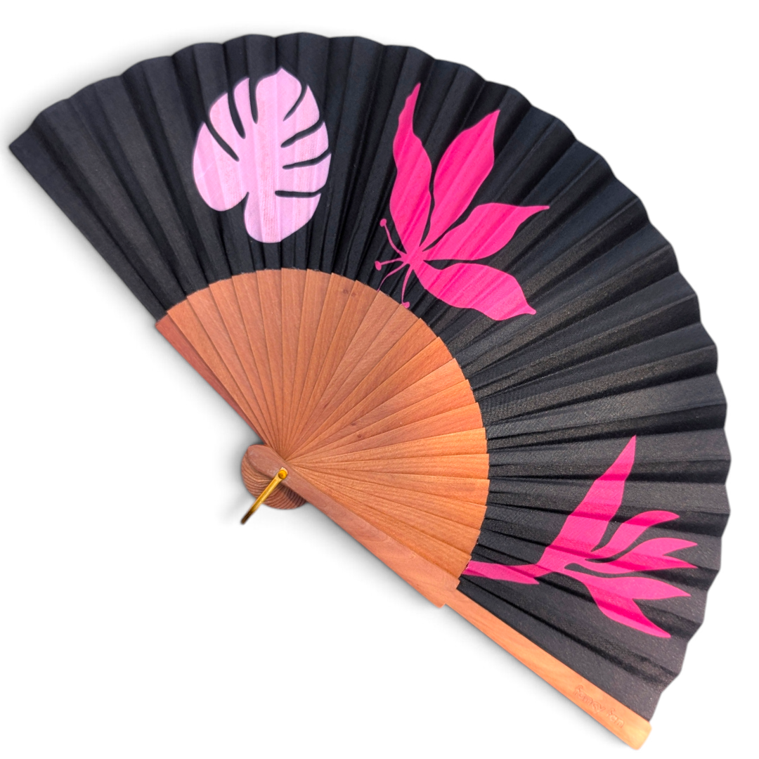 LE BAZAR INOUI BLOSSOMS Handfächer mit schwarzem Stoff, pinkem Blatt-Print und hellem Holzrahmen