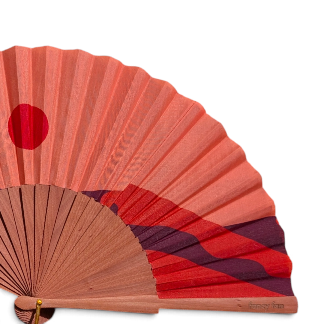 LE BAZAR INOUI DESERT Handfächer aus Holz mit rot-orangefarbenem Wüsten-Print und Sonnenmotiv